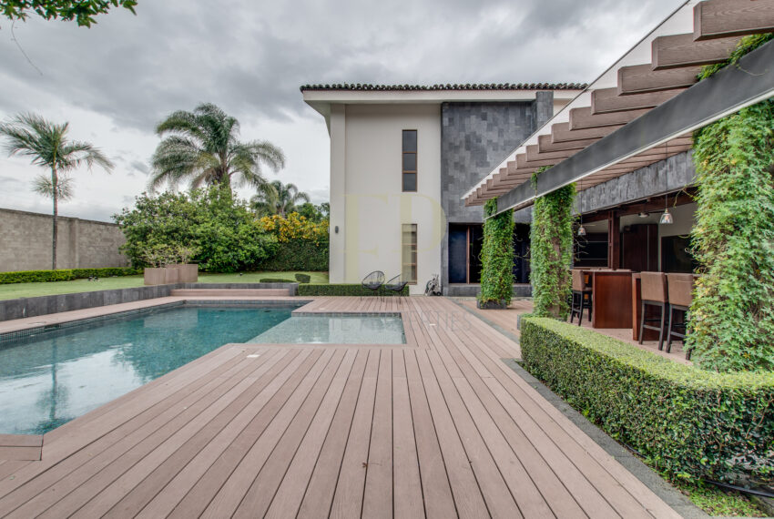 independent house for sale with heated pool Belen