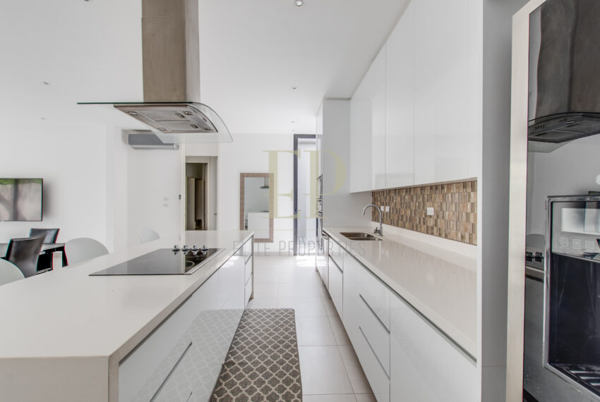 One level, modern home with patio Santa Ana Rio Oro