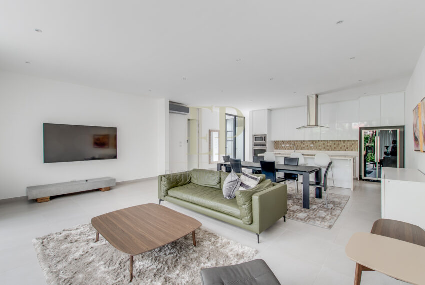 One level, modern home with patio Santa Ana Rio Oro