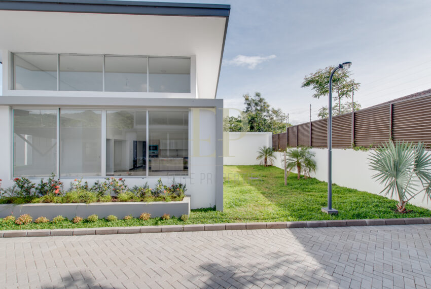 For sale One level home Santa Ana Piedades