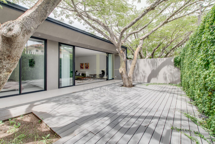 One level, modern home with patio Santa Ana Rio Oro
