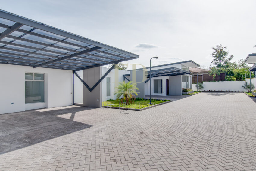 For sale One level home Santa Ana Piedades
