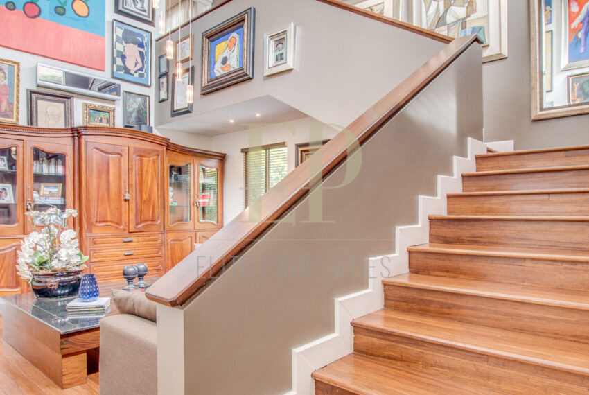independent house for sale with heated pool Belen