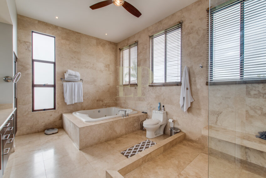 independent house for sale with heated pool Belen