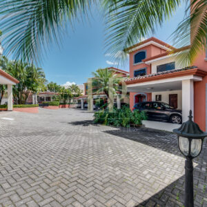 multiplaza house for rent costa rica