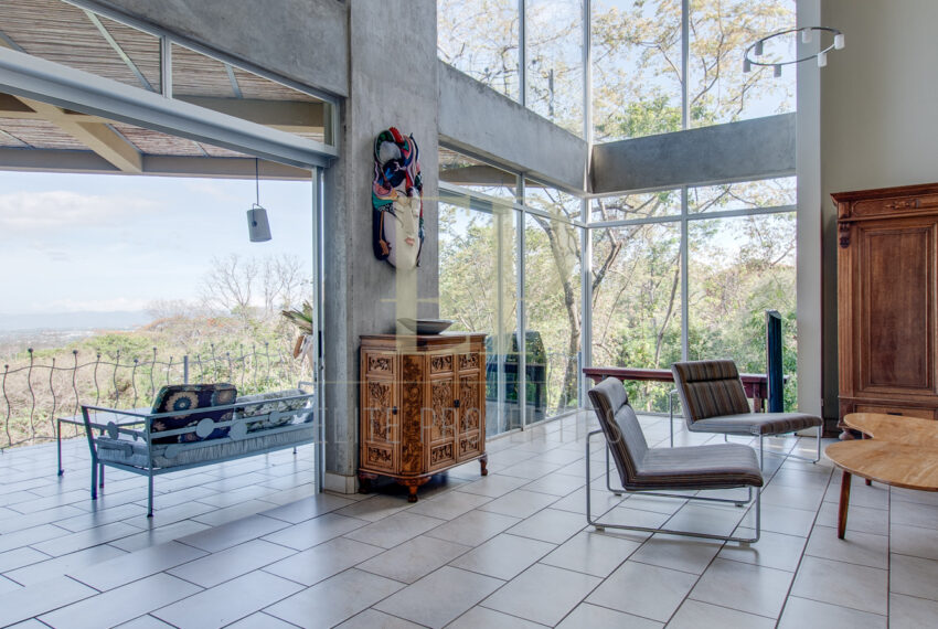 Modern, independent home in a beautiful residential