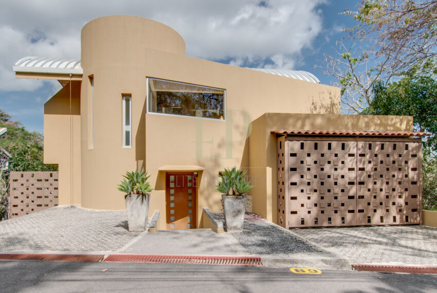 Modern, independent home in a beautiful residential