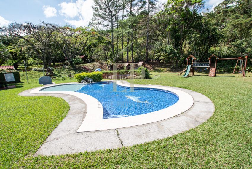 Modern, independent home in a beautiful residential