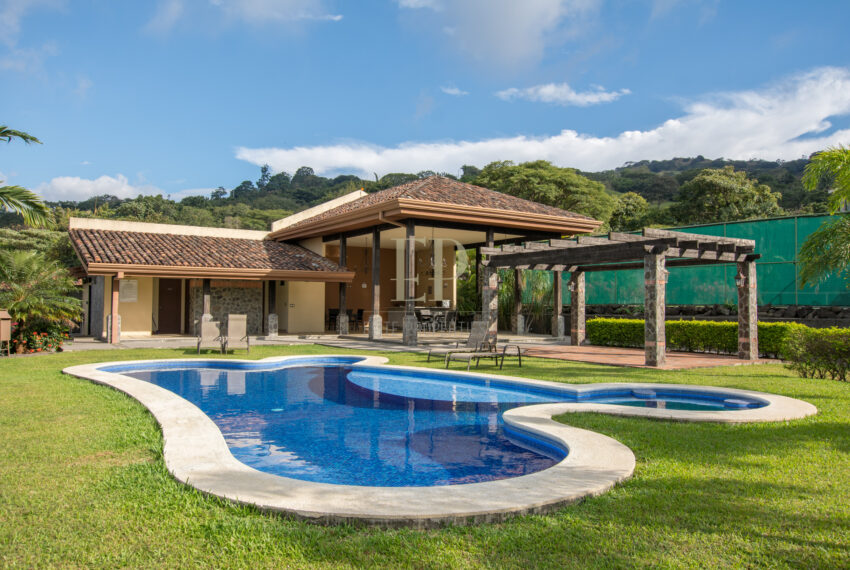 Brasil de Mora, Ciudad Colon two story home