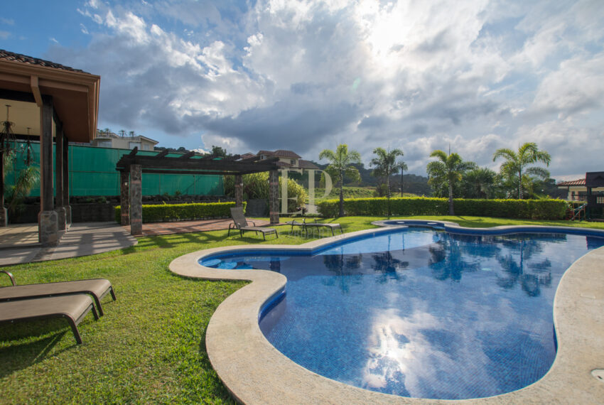 Brasil de Mora, Ciudad Colon two story home