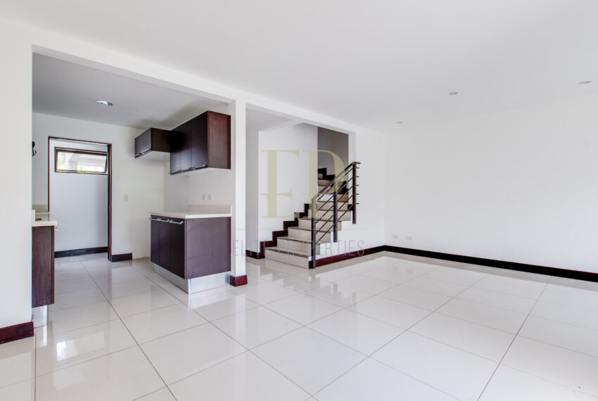 Muy lindo condominio en Santa Ana Piedades
