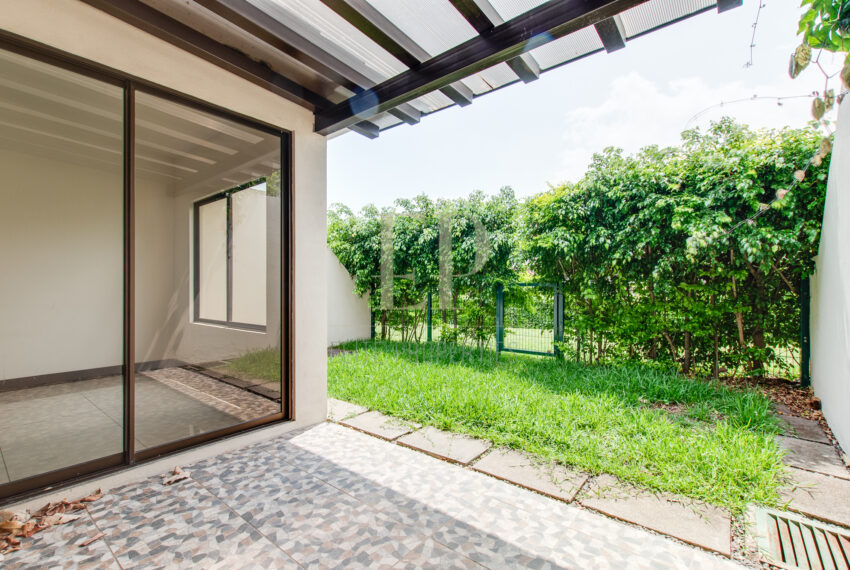 Muy lindo condominio en Santa Ana Piedades