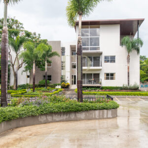First floor apartment in luxury condominium in Santa Ana