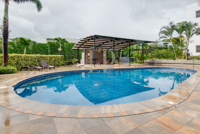 First floor apartment in luxury condominium in Santa Ana
