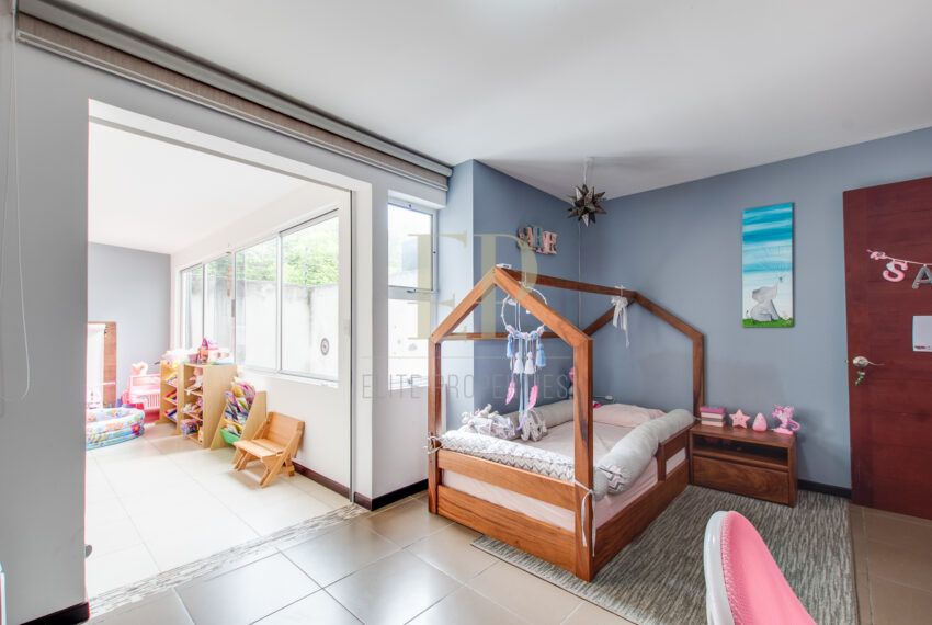 First floor apartment in luxury condominium in Santa Ana