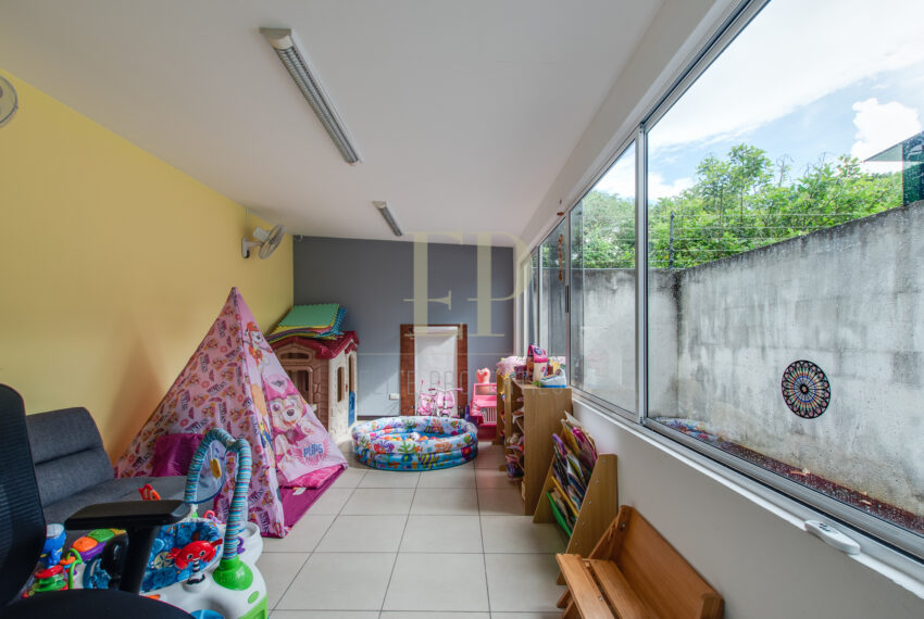 First floor apartment in luxury condominium in Santa Ana