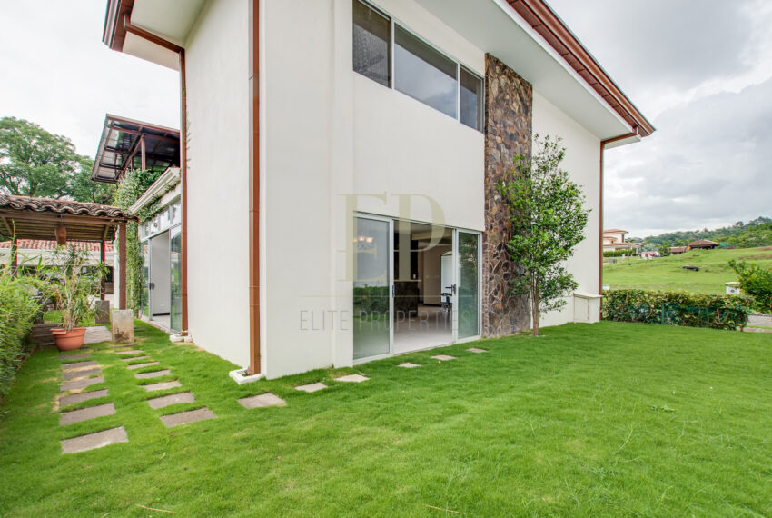 Beautiful two story home in luxury condominium Brasil de Mora, Ciudad Colon