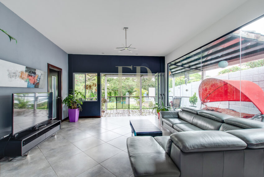 Modern one level house with private pool Santa Ana Rio