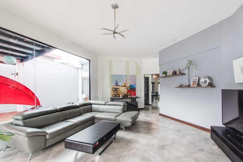 Modern one level house with private pool Santa Ana Rio