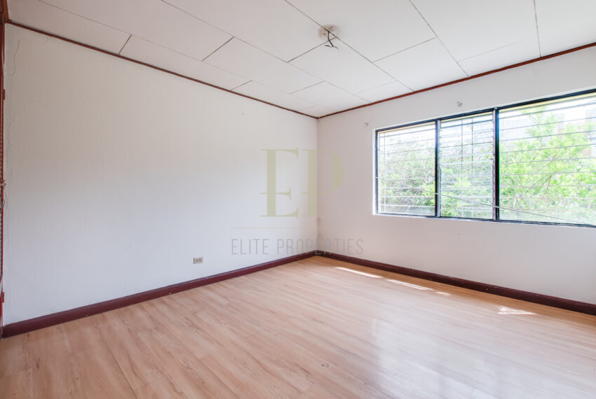 Independent home in Escazu Trejos Montealegre walking distance to Avenida Escazu. 