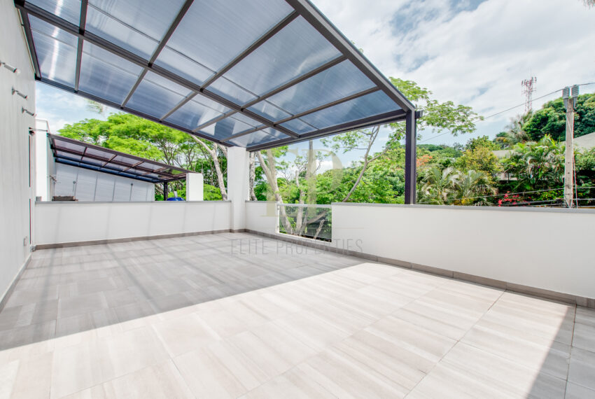 Brand new three story home in condominium Santa Ana Pozos