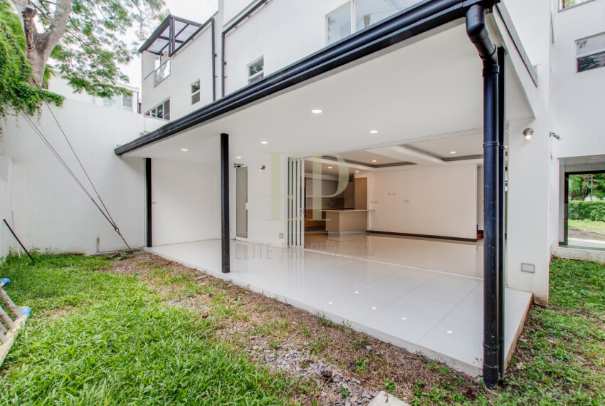 Brand new three story home in condominium Santa Ana Pozos