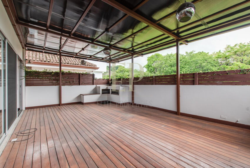 Brasil de Mora, Ciudad Colon two story home