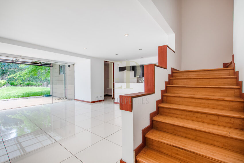 For sale corner home with garden in condominium Pozos