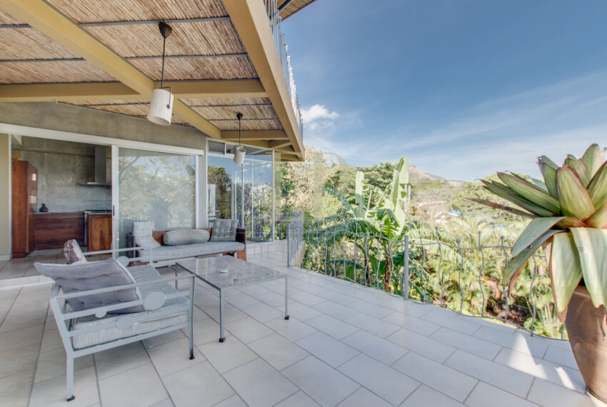 For sale Modern, independent home in safe residential. Views