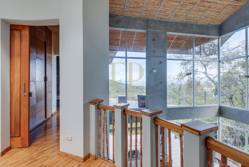 For sale Modern, independent home in safe residential. Views