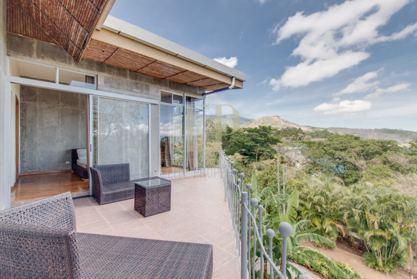 For sale Modern, independent home in safe residential. Views