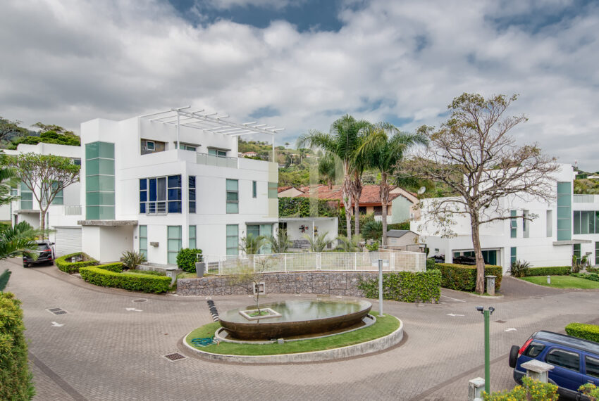 Modern home with private heated pool Escazu