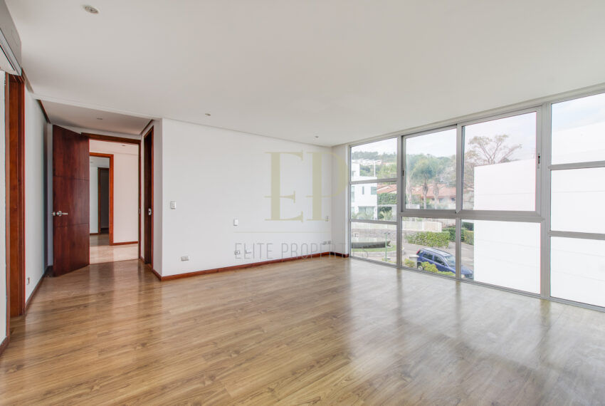 Modern home in condominium with 24/7 security, l in an excellent location in Escazu.