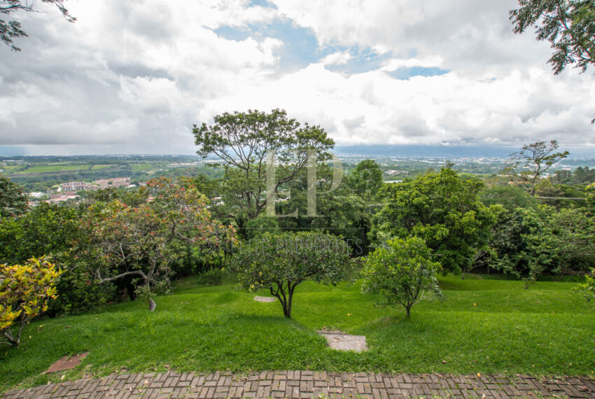 lote en Santa Ana Piedades para desarrolladores o casa residencial individual