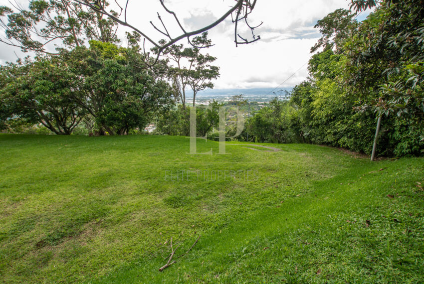 lot in Santa Ana Piedades for developers or single residential home
