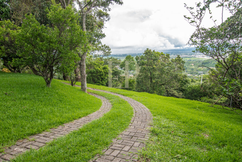 lot in Santa Ana Piedades for developers or single residential home
