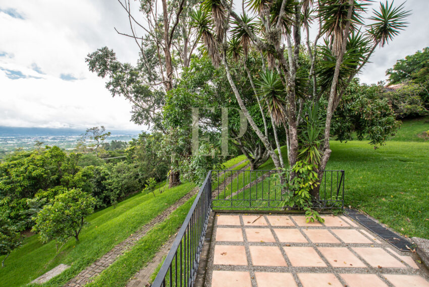 lote en Santa Ana Piedades para desarrolladores o casa residencial individual