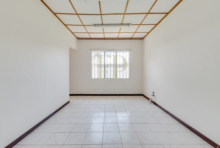 Casa de un nivel con Uso comercial y residencial Escazu