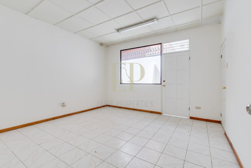 Casa de un nivel con Uso comercial y residencial Escazu