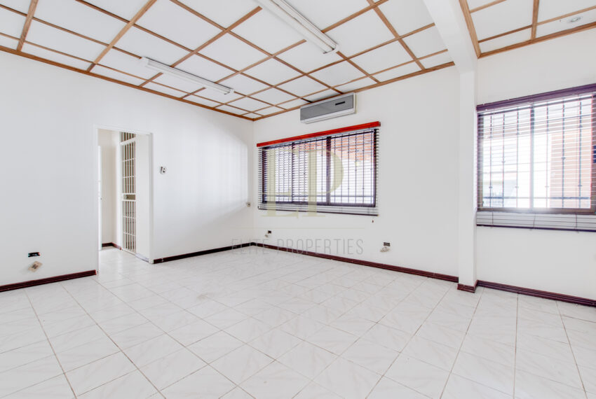 Casa de un nivel con Uso comercial y residencial Escazu