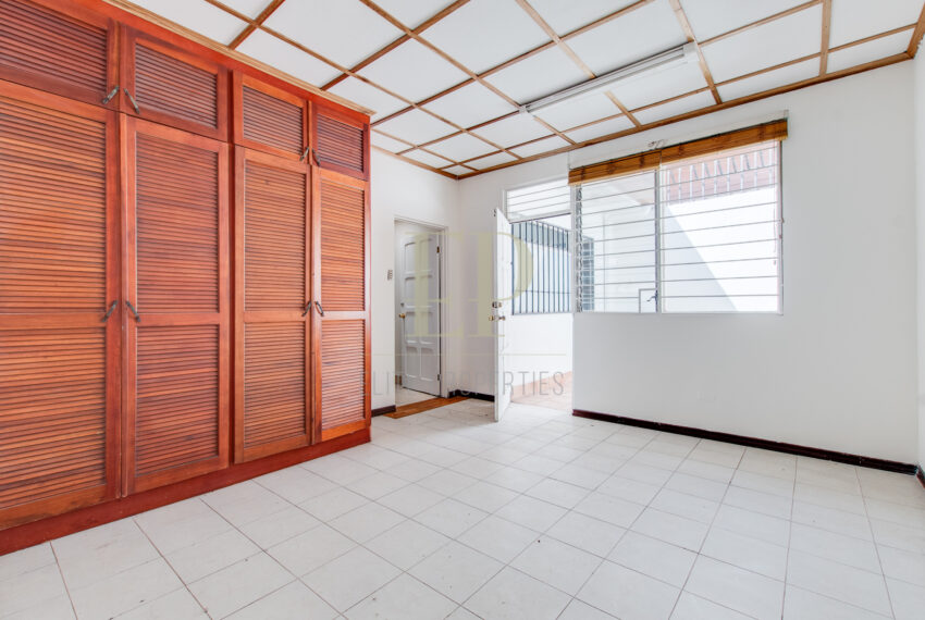 One level home commercial and residential use Escazu