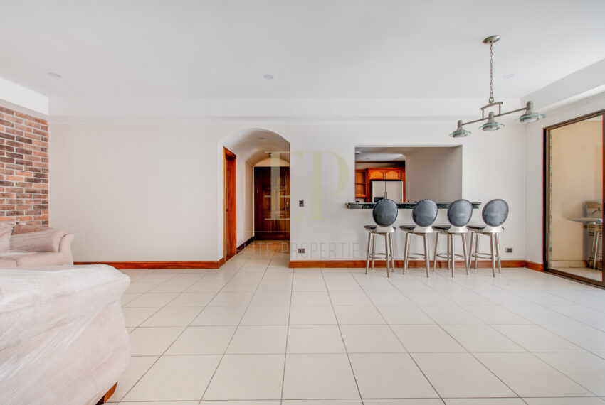 Apartamento en Escazu cerca de La Paco y Word Gym