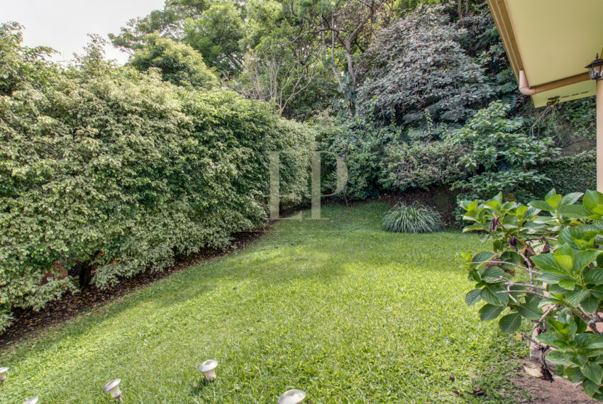 Beautiful home in Villa Real with forest on the back