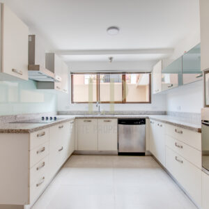 Se vende Casa esquinera, remodelada en condominio Escazu