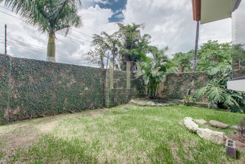 Se vende Moderna Casa en condominio Escazu
