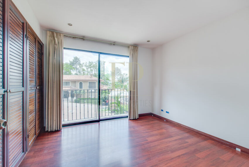 Escazu Se vende Moderna Casa
