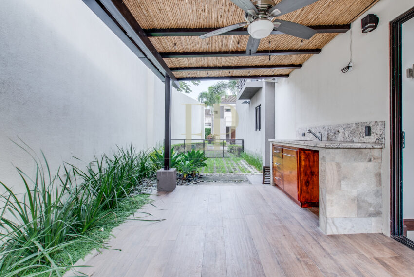 e vende o alquila casa moderna Brasil de Santa Ana