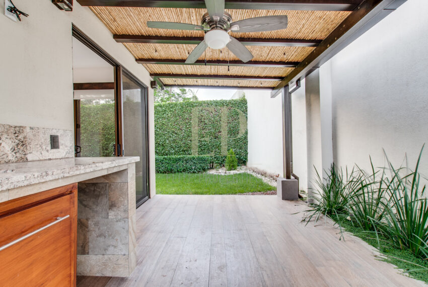 e vende o alquila casa moderna Brasil de Santa Ana