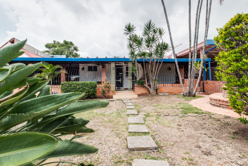 For sale independent one story home with private pool Escazu