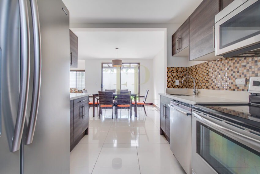 Modern house in condominium with swimming pools, gym Brasil de Santa Ana